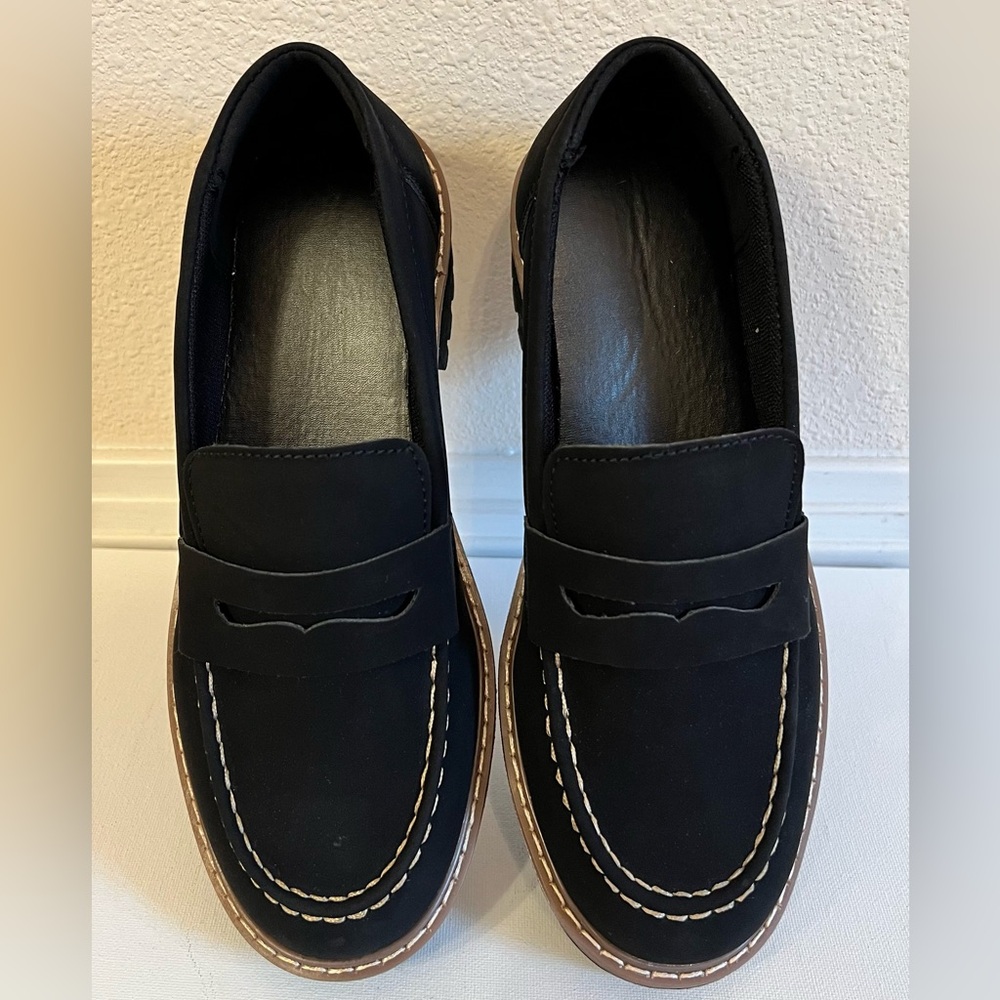 Women’s Chunky Heel Black Loafer Size 7